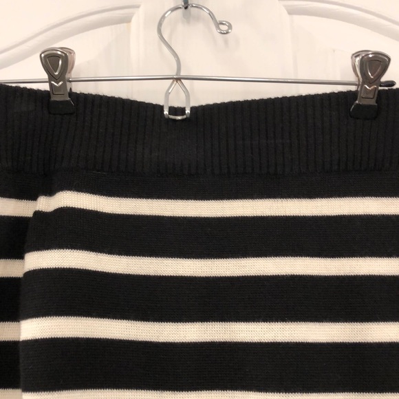 Knit stipe skirt. - Picture 3 of 4